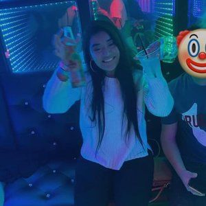 Meet your Posher, Evelin